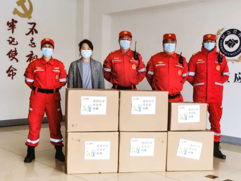 岂曰无衣，，，，，，，与子同袍