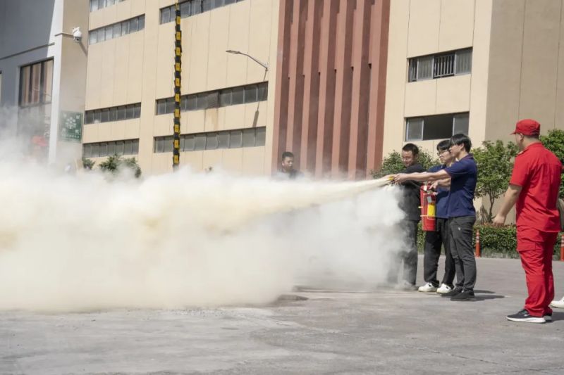 强化清静意识 筑牢清静防地丨亚洲bwin光电开展消防疏散逃生应急演练运动