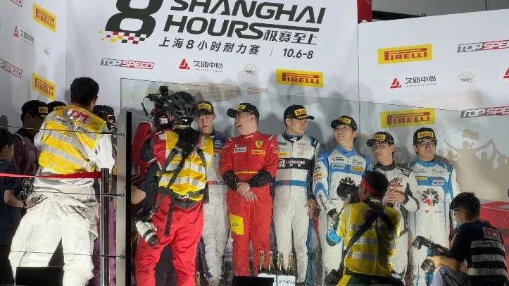 上海8小时耐力赛惊现“时光”背心丨DM亚洲bwin与明星车手王一博同框